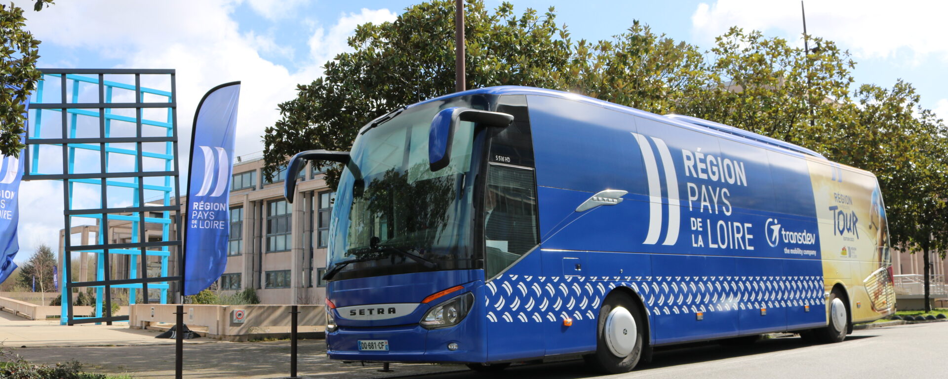 Simulateur de conduite devant l'hôtel de Région à Nantes