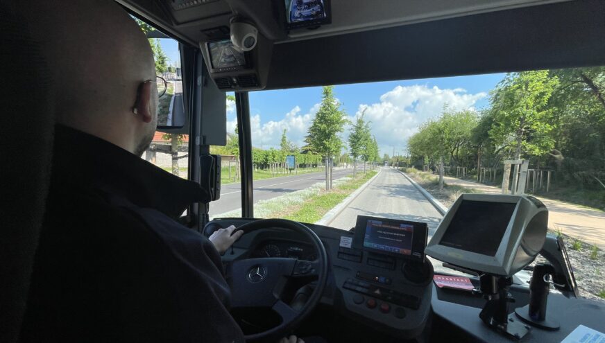 Vue de la route depuis le siège du conducteur réseau SEMO