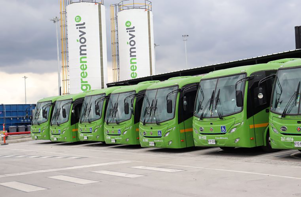 bus électriques verts en ligne