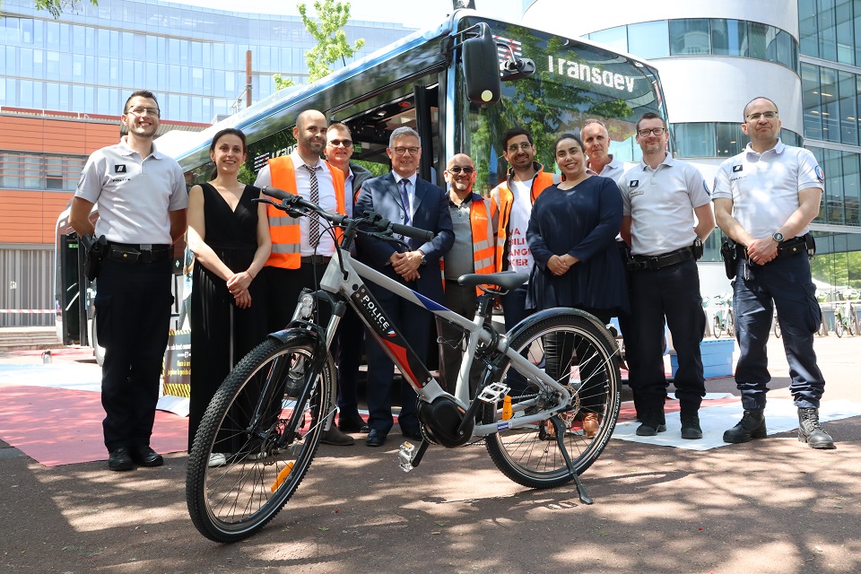 Photo de groupe événement sécurité routière modes doux