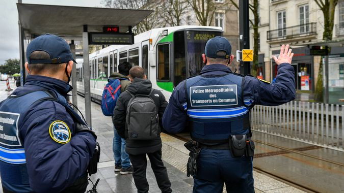 police dans les transports