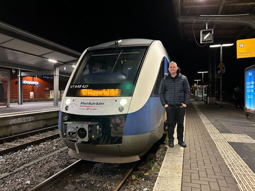 RheinRuhrBahn train and train driver