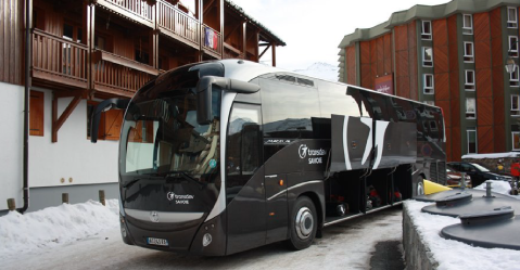 Autocar noir Transdev Savoie