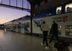 Extrait documentaire - Nouvelle expérience voyageur avec l’Agent de la Relation Client sur la ligne Zou